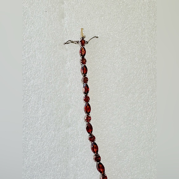 Red Garnet Bracelet 925 marked. 7 1/2” - Picture 4 of 7